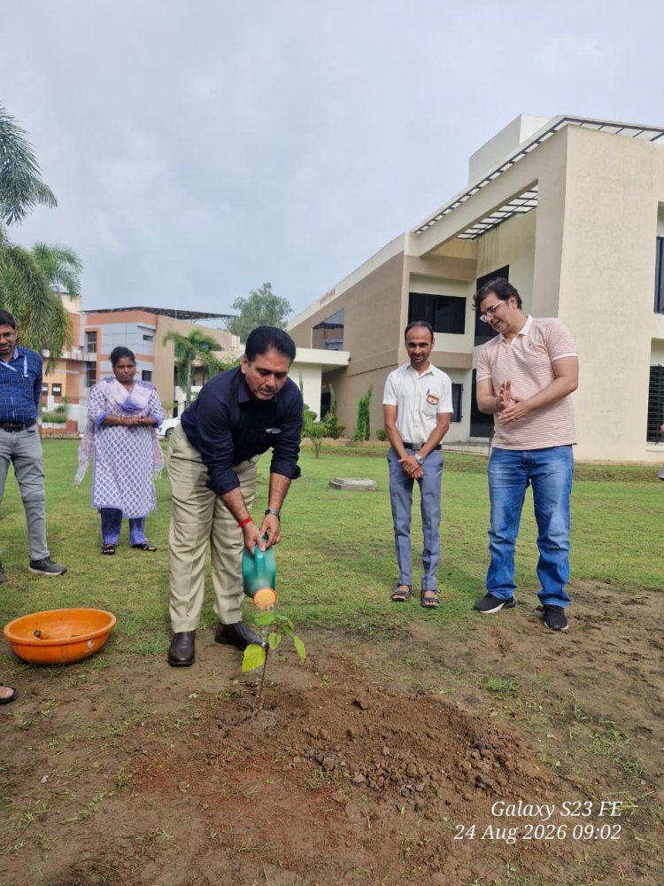On the occasion of the birthday of Dr. R. M. Naik, Hon’ble Vice-Chancellor, Navsari Agricultural University, tree plantation ceremony was organized at the University Bhavan premises. 
