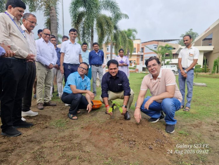 On the occasion of the birthday of Dr. R. M. Naik, Hon’ble Vice-Chancellor, Navsari Agricultural University, tree plantation ceremony was organized at the University Bhavan premises. 