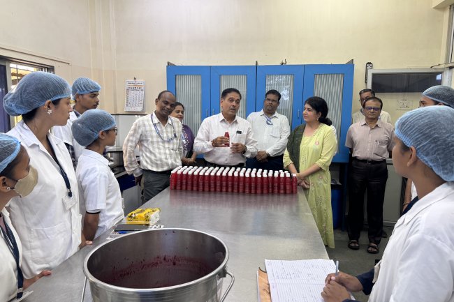 Dr. R. M. Naik, Hon’ble Vice-Chancellor, Navsari Agricultural University, Navsari visited the experiential learning unit “Post harvest handling and value addition” at the Department of Post-Harvest Technology, ASPEE College of Horticulture (ACH) on 11 September 2026. 