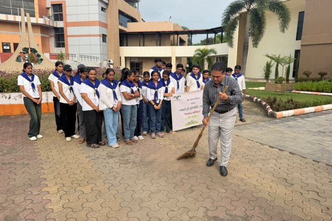 As part of the Seva Sankalp Abhiyan, Navsari Agricultural University, Navsari organized a “Swachhata Abhiyan” across the University Campus with the objective of promoting cleanliness and creating awareness about maintaining a clean and healthy environment.