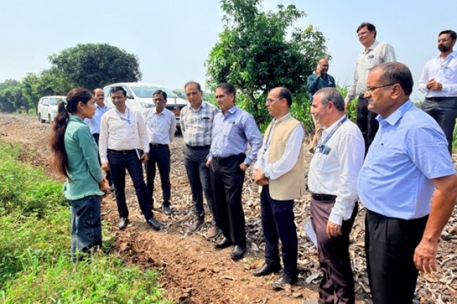Hon’ble Vice-Chancellor, NAU, Navsari, Dr. R. M. Naik visited the College of Agriculture, Bharuch, for the first time after assuming office as Vice-Chancellor. During the visit, Hon’ble Vice-Chancellor reviewed various farm, academic, research and student welfare activities of the college. 
