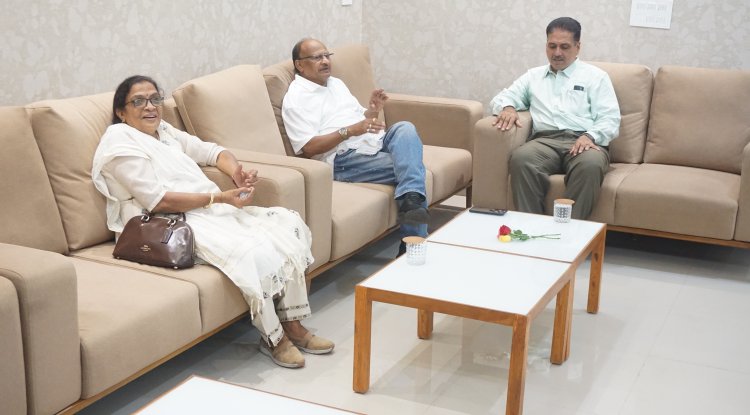 Today, Former Vice-Chancellor of NAU, Navsari, Dr. Z. P. Patel along with Dr. Harshavatiben Patel, Former Principal, Shri J. P. Pardiwala Arts & Commerce College paid a courtesy visit to Dr. R. M. Naik, Hon’ble Vice-Chancellor, NAU, Navsari.
