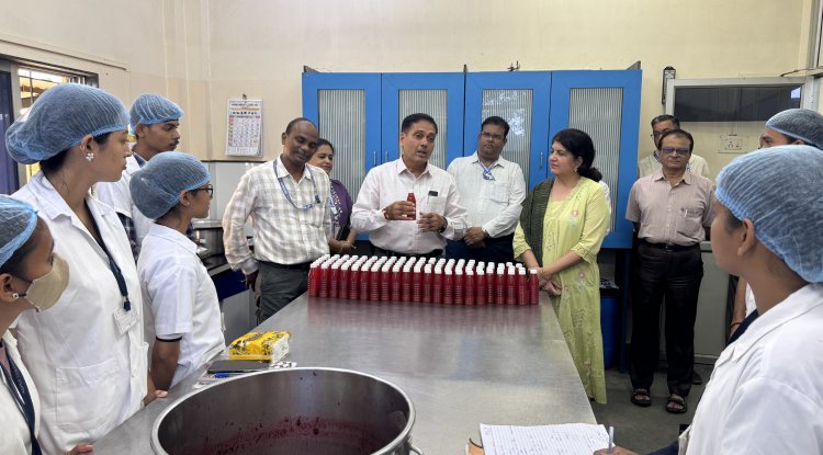 Dr. R. M. Naik, Hon’ble Vice-Chancellor, Navsari Agricultural University, Navsari visited the experiential learning unit “Post harvest handling and value addition” at the Department of Post-Harvest Technology, ASPEE College of Horticulture (ACH) on 11 September 2026. 