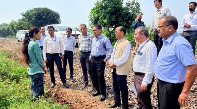 Hon’ble Vice-Chancellor, NAU, Navsari, Dr. R. M. Naik visited the College of Agriculture, Bharuch, for the first time after assuming office as Vice-Chancellor. During the visit, Hon’ble Vice-Chancellor reviewed various farm, academic, research and student welfare activities of the college. 