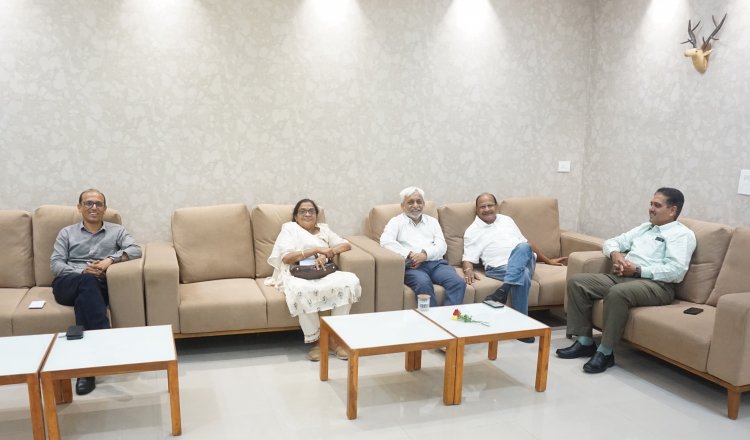 Today, Former Vice-Chancellor of NAU, Navsari, Dr. Z. P. Patel along with Dr. Harshavatiben Patel, Former Principal, Shri J. P. Pardiwala Arts & Commerce College paid a courtesy visit to Dr. R. M. Naik, Hon’ble Vice-Chancellor, NAU, Navsari.