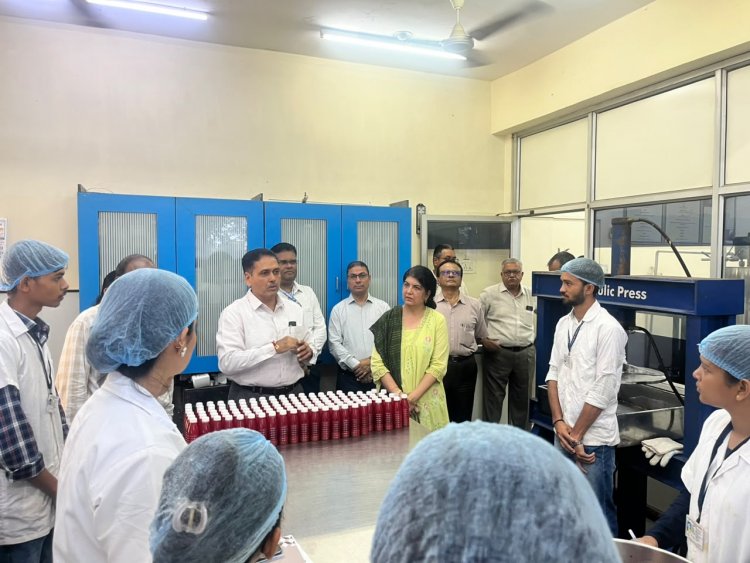 Dr. R. M. Naik, Hon’ble Vice-Chancellor, Navsari Agricultural University, Navsari visited the experiential learning unit “Post harvest handling and value addition” at the Department of Post-Harvest Technology, ASPEE College of Horticulture (ACH) on 11 September 2026. 