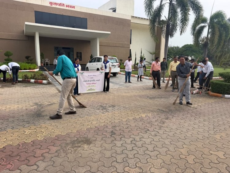 As part of the Seva Sankalp Abhiyan, Navsari Agricultural University, Navsari organized a “Swachhata Abhiyan” across the University Campus with the objective of promoting cleanliness and creating awareness about maintaining a clean and healthy environment.