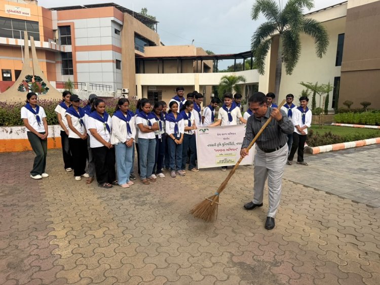 As part of the Seva Sankalp Abhiyan, Navsari Agricultural University, Navsari organized a “Swachhata Abhiyan” across the University Campus with the objective of promoting cleanliness and creating awareness about maintaining a clean and healthy environment.