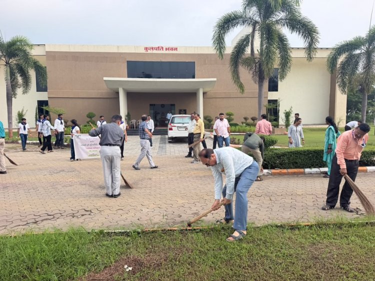 As part of the Seva Sankalp Abhiyan, Navsari Agricultural University, Navsari organized a “Swachhata Abhiyan” across the University Campus with the objective of promoting cleanliness and creating awareness about maintaining a clean and healthy environment.
