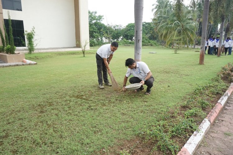 As part of the Seva Sankalp Abhiyan, Navsari Agricultural University, Navsari organized a “Swachhata Abhiyan” across the University Campus with the objective of promoting cleanliness and creating awareness about maintaining a clean and healthy environment.