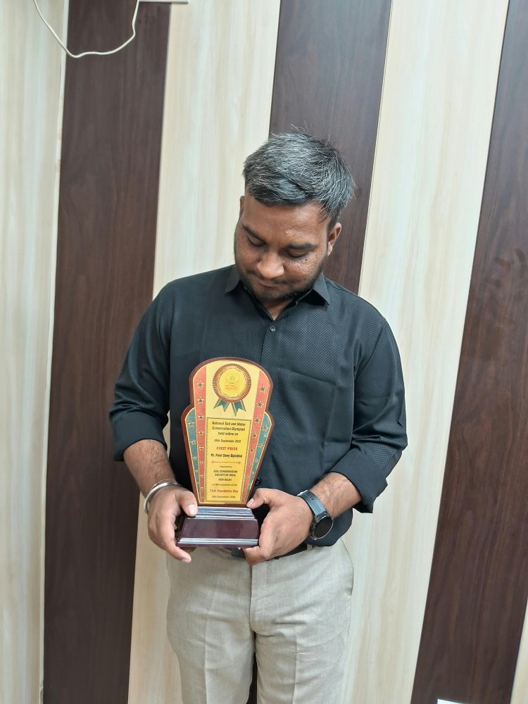 Hon’ble Vice-Chancellor Dr. R. M. Naik along with Dr. T. R. Ahlawat, Director of Research felicitated Mr. Shrey Patel, 2nd Year M.Tech. student of College of Agricultural Engineering & Technology (CAET), Dediapada, for securing 1st Prize in the National Soil & Water Conservation Olympiad–2026, organized by the Soil Conservation Society of India (SCSI) .