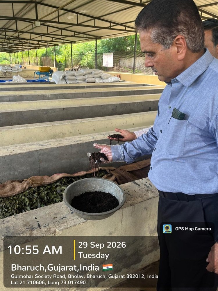 Hon’ble Vice-Chancellor, NAU, Navsari, Dr. R. M. Naik visited the Natural Farming demonstration and research facilities at the College of Agriculture, Bharuch.