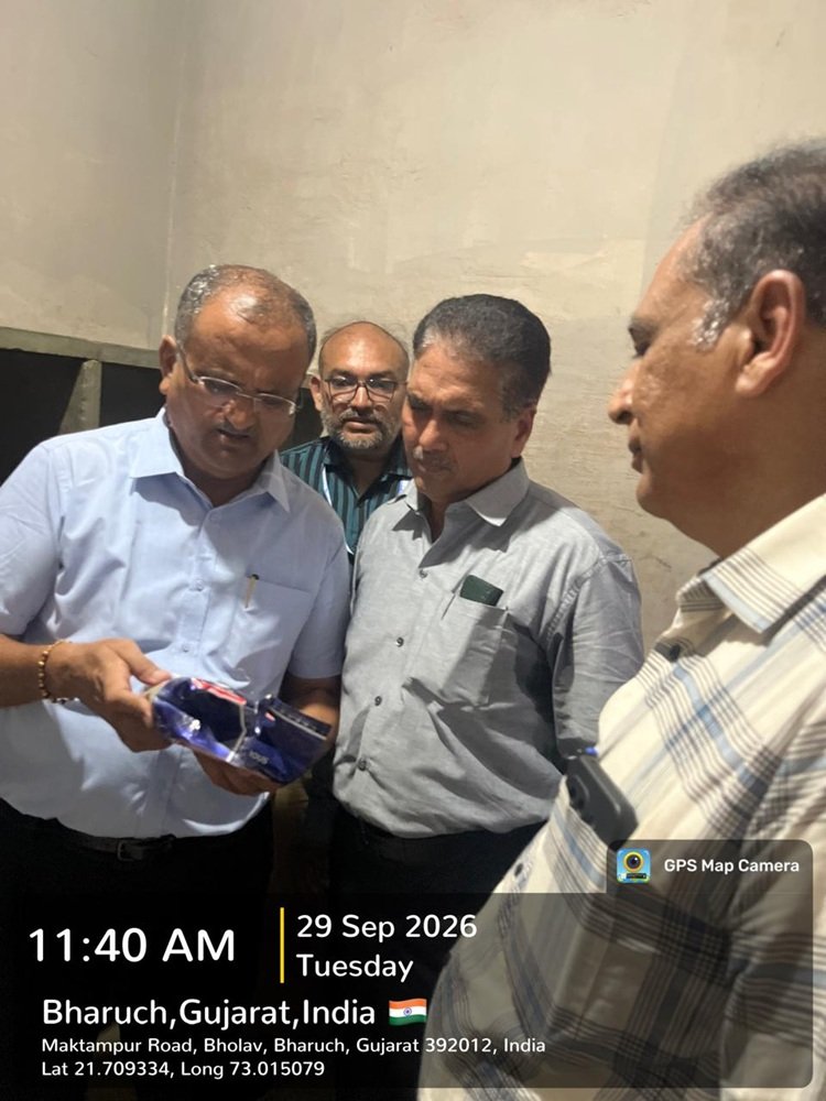 Hon’ble Vice-Chancellor, NAU, Navsari Dr. R. M. Naik along with Directo Prof. Jaimin R. Naik, Director of Students’ Welfare; Dr. Timur R. Ahlawat, Director of Research & Dean PG Studies; Dr. Vikas R. Naik and Dr. Lalit Mahatma, Associate Directors of Research, made a surprise visit to the hostel mess of the College of Agriculture, Bharuch.