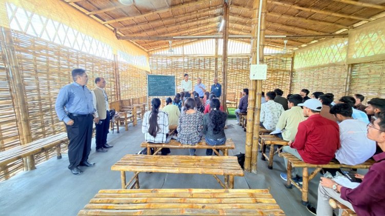 Hon’ble Vice-Chancellor, NAU, Navsari, Dr. R. M. Naik visited the College of Agriculture, Bharuch, for the first time after assuming office as Vice-Chancellor. During the visit, Hon’ble Vice-Chancellor reviewed various farm, academic, research and student welfare activities of the college. 