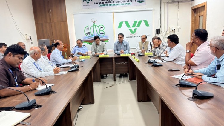 Hon’ble Vice-Chancellor, NAU, Navsari, Dr. R. M. Naik visited the College of Agriculture, Bharuch, for the first time after assuming office as Vice-Chancellor. During the visit, Hon’ble Vice-Chancellor reviewed various farm, academic, research and student welfare activities of the college. 