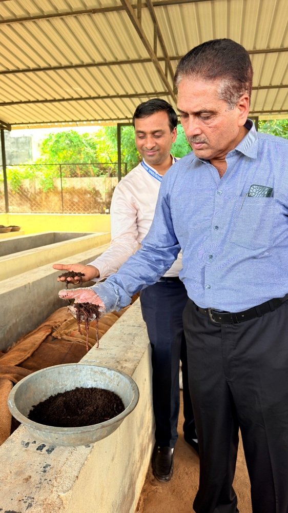 Hon’ble Vice-Chancellor, NAU, Navsari, Dr. R. M. Naik visited the College of Agriculture, Bharuch, for the first time after assuming office as Vice-Chancellor. During the visit, Hon’ble Vice-Chancellor reviewed various farm, academic, research and student welfare activities of the college. 