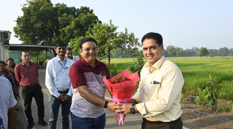 Hon’ble Vice Chancellor Dr. R. M. Naik Visits Main Rice Research Centre, SWMRU, NAU, Navsari 