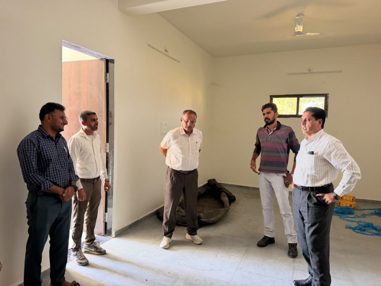 Hon’ble Vice-Chancellor Dr. R. M. Naik Makes Surprise Visit to Wheat Research Station, NAU, Bardoli
