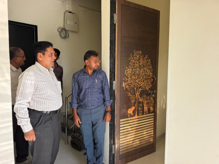 Hon’ble Vice-Chancellor Dr. R. M. Naik Makes Surprise Visit to Wheat Research Station, NAU, Bardoli