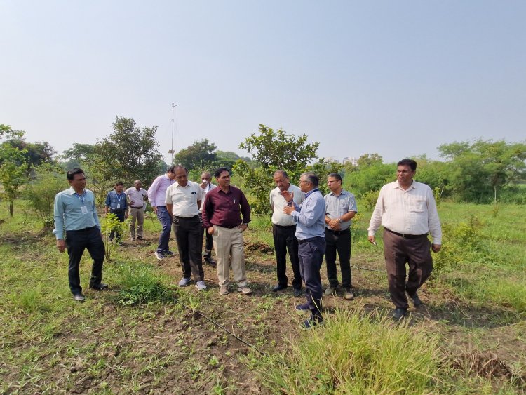 Hon’ble Vice-Chancellor Dr. R. M. Naik Leads High-Level Delegation Visit to KVK Athwa Farm, Surat