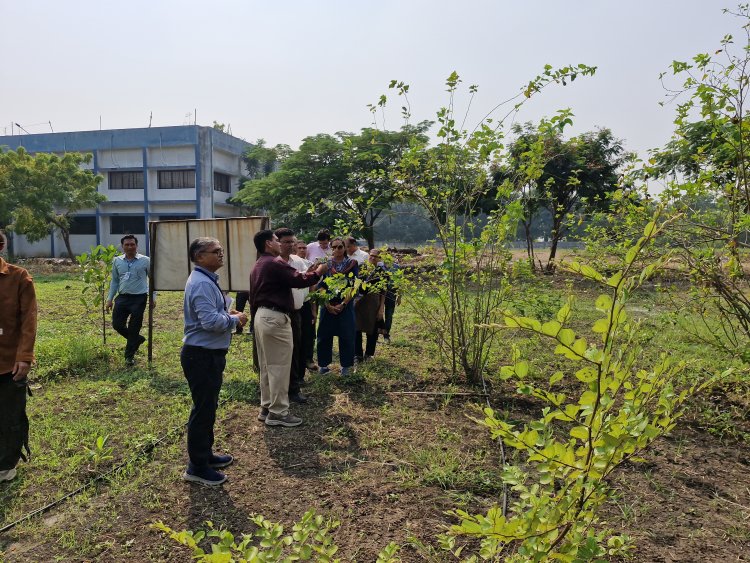 Hon’ble Vice-Chancellor Dr. R. M. Naik Leads High-Level Delegation Visit to KVK Athwa Farm, Surat