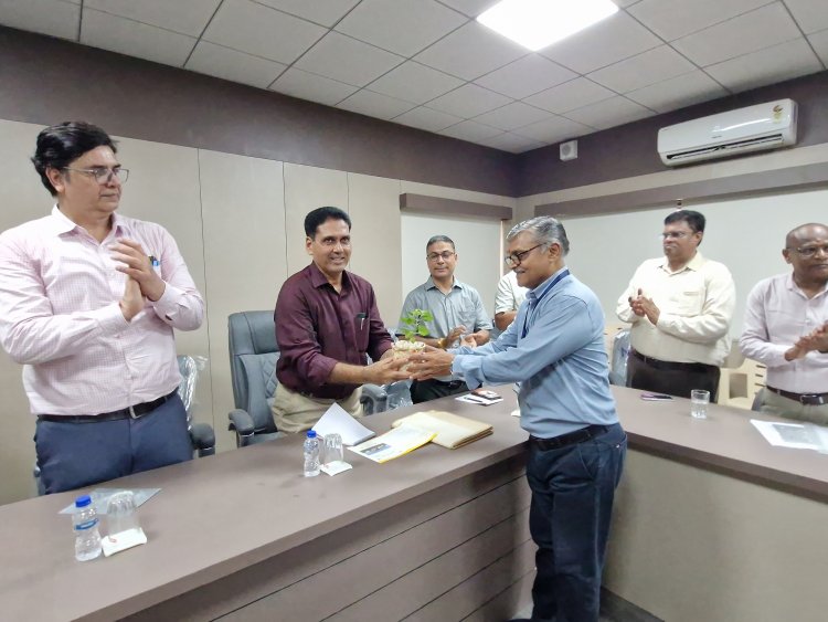 Hon’ble Vice-Chancellor Dr. R. M. Naik Leads High-Level Delegation Visit to KVK Athwa Farm, Surat