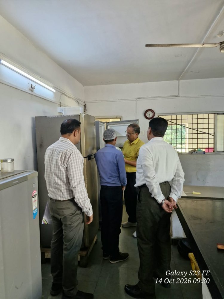 Hon’ble Vice-Chancellor, Navsari Agricultural University, Dr.R.M.Naik along with Director of Students’ Welfare, Prof. Jaimin R. Naik and Executive Engineer, Dr.Vipul Shinde made a surprise visit to the GANDHI Guest House canteen.