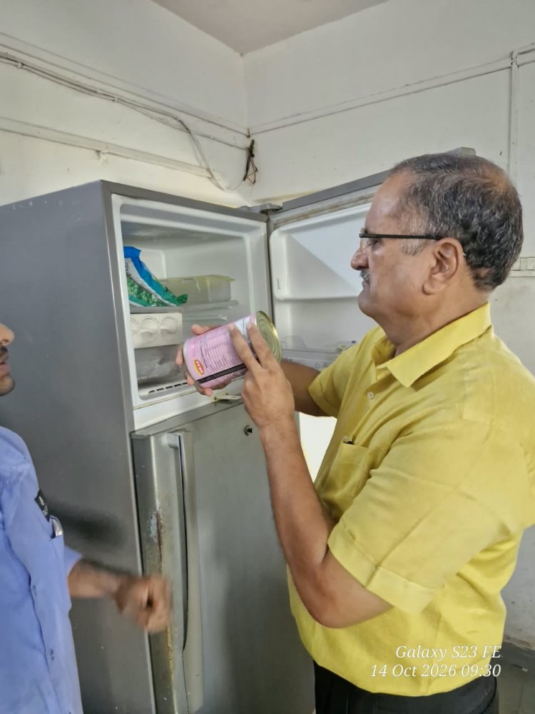 Hon’ble Vice-Chancellor, Navsari Agricultural University, Dr.R.M.Naik along with Director of Students’ Welfare, Prof. Jaimin R. Naik and Executive Engineer, Dr.Vipul Shinde made a surprise visit to the GANDHI Guest House canteen.