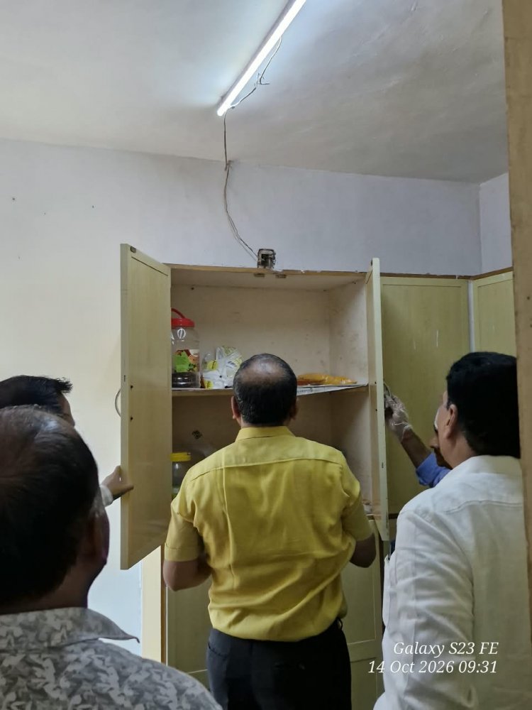 Hon’ble Vice-Chancellor, Navsari Agricultural University, Dr.R.M.Naik along with Director of Students’ Welfare, Prof. Jaimin R. Naik and Executive Engineer, Dr.Vipul Shinde made a surprise visit to the GANDHI Guest House canteen.